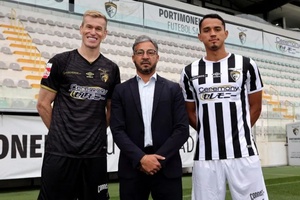 Mercado: Central Douglas Grolli e médio Lucas Araújo são reforços do Portimonense