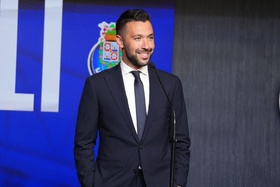 "Farioli? Espero que ganhe os clássicos e perca o campeonato como fez na Holanda"
