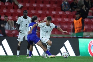 Portugal sub-17 empata com França e mantém liderança no Europeu