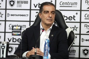 Renato Paiva fala em “orgulho e satisfação” por chegar ao Botafogo
