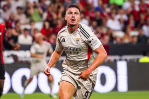 Franjo Ivanovic marca na estreia e Benfica dá passo seguro para o play-off