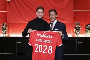 Benfica: Guarda-redes André Gomes renova contrato até 2028