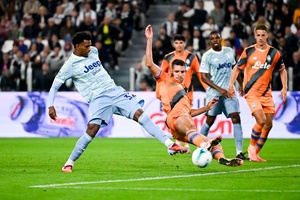 Juventus falha vitória em casa e segue no encalço do Nápoles