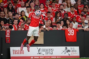 Benfica confirma lesão grave de Bruma após Eusébio Cup