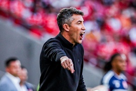 Lage mantém esperança no título após empate no dérbi: "Estou orgulhoso dos meus jogadores"