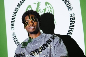OFICIAL: Extremo nigeriano deixa o FC Porto e reforça o Estrela da Amadora