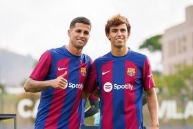 À atenção do FC Porto: Cancelo e Félix nos convocados do Barcelona para o jogo no Dragão