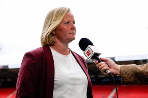 Treinadora do Twente considera que "seria uma surpresa" se derrotasse o Benfica