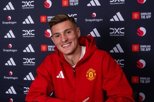 OFICIAL: Benjamin Sesko assina pelo Manchester United até 2030