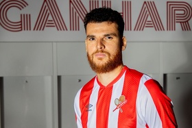 OFICIAL: Defesa Matheus Costa regressa ao Leixões