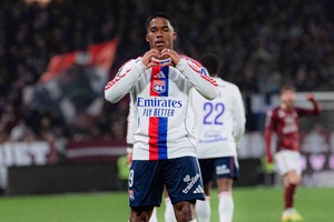 Lyon vence lanterna-vermelha Metz e consolida quarto lugar a nove pontos do líder