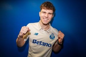 FC Porto oficializa contratação de Oskar Pietuszewski por dez milhões de euros