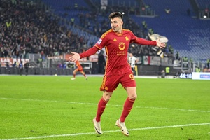Roma de Mourinho vence Udinese e sobe ao quinto lugar em Itália