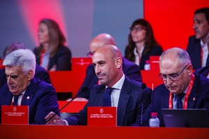 Espanha: Federação convoca AG extraordinária por beijo a jogadora