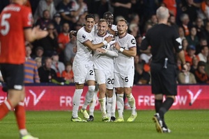 Inglaterra: West Ham vence Luton e lidera provisoriamente a Premier League