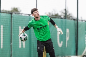 Sporting: Guarda-redes Franco Israel cumpre primeiro treino da pré-época