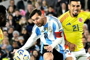 Otamendi acaba capitão, Messi sai de cena e Argentina arranca empate à Colômbia