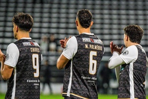 Taça de Portugal: Jogadores do Caldas ficam "imóveis" no primeiro minuto sob protesto