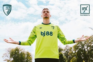 OFICIAL: Djordje Petrovic assina por cinco anos com o Bournemouth
