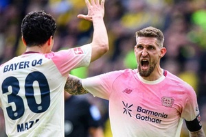 Leverkusen derrota Dortmund e mira Liga dos Campeões