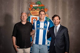 OFICIAL: FC Porto contrata Jan Bednarek por 7,5 milhões e fecha defesa
