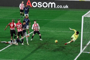 Liderança do Arsenal encolhe após empate inesperado com o Brentford