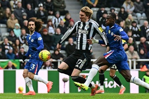 Chelsea empata com Newcastle e fica mais longe do terceiro lugar