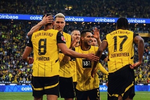 Dortmund vence em Berlim e coloca-se a oito pontos do Bayern