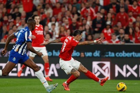 "Goleados pelo nosso maior rival. Mais um dia no escritório"