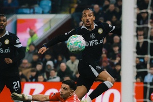 João Pedro brilha com 'hat-trick' na goleada do Chelsea sobre o Aston Villa