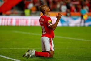 Sporting não desiste de encaixar 30 ME com a transferência de João Mário para o Benfica