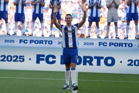 Luuk de Jong reforça ataque do FC Porto antes do duelo com Atlético de Madrid