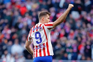 Sorloth lidera Atlético na vitória sobre o Espanyol, com reviravolta