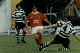 Antigo avançado do Benfica revela razão para a sua saída: "O Benfica ia à falência"