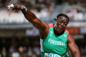 Mundiais de atletismo: Auriol Dongmo quarta no lançamento do peso