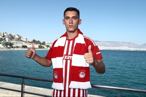 OFICIAL: Sotiris apresentado como reforço do Olympiakos por empréstimo do Sporting