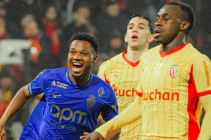 Lens perde em casa e fica com liderança em risco em França