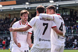 Milan de Conceição vence Veneza (2-0) e reacende esperanças europeias