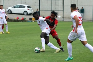 Pré-época: AVS vence Oliveirense em jogo de treino que marcou a estreia de Jorge Costa