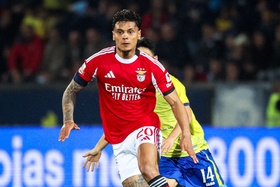 Benfica iguala Sporting à condição ao ganhar em Arouca aos 90+6 minutos
