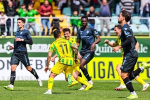Tondela vira no fim e consolida liderança da II Liga frente ao Feirense