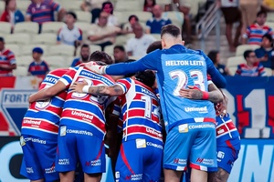 Fortaleza de Renato Paiva desce ao inferno com terceira derrota seguida