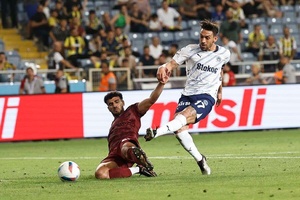 Fenerbahçe de Mourinho perde em jogo com expulsão na Turquia