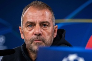 Hansi Flick renova com o Barcelona até 2027 após temporada de domínio