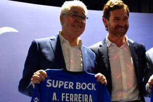 "O Angelino Ferreira nunca ganhou prémios? Falar no futuro e buscar gente do passado"