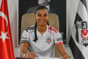 Lara Pintassilgo vive "normalidade" no Besiktas apesar de tensão