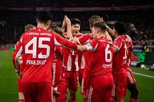 Bayern Munique goleia e aproxima-se do título alemão