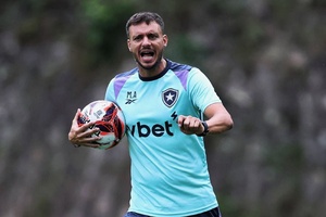 Botafogo sofre sexta derrota consecutiva sob Anselmi
