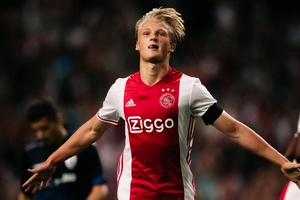 OFICIAL: Kasper Dolberg regressa ao Ajax e assina contrato até 2030