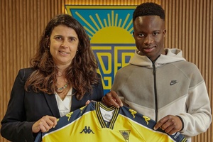 Mercado: Isnaba Mané junta-se ao Estoril Praia para reforçar o ataque